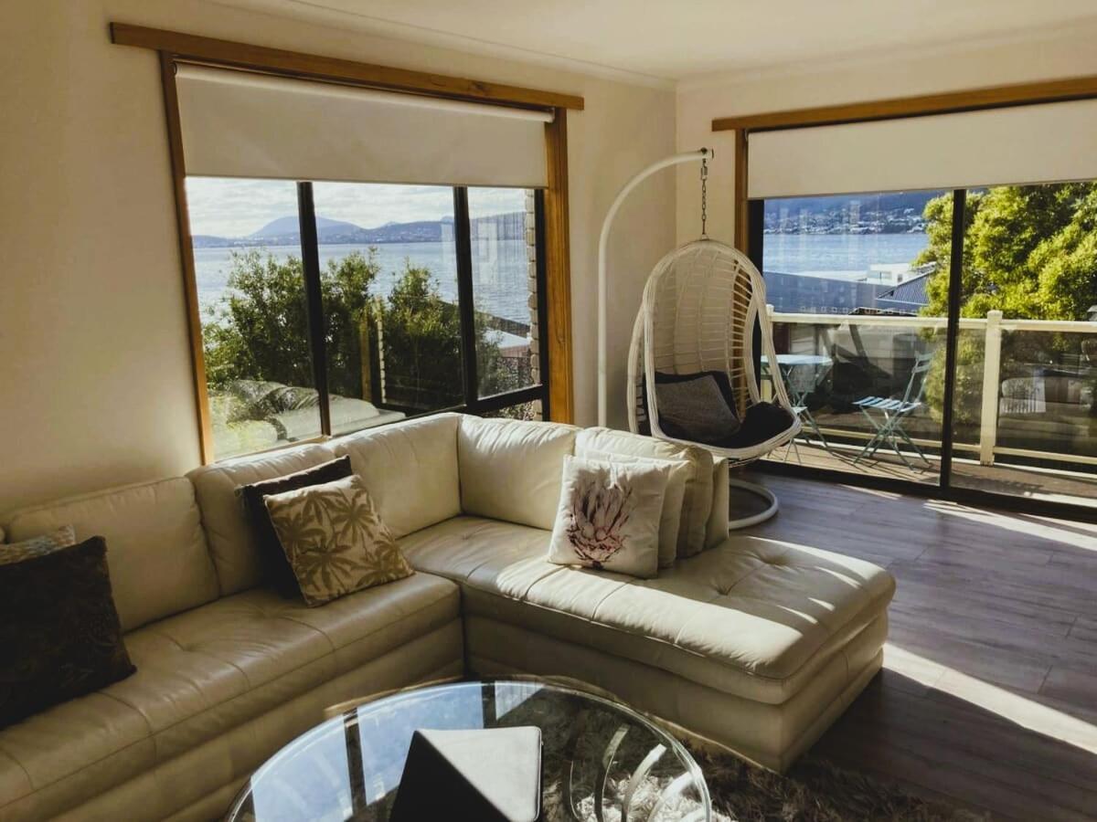 Spacious Modern Home Outstanding Views Sleeps 9 Hobart Exterior photo